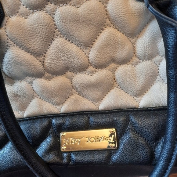Vintage Y2K Betsey Johnson cream black faux leather quilted heart handbag purse - Picture 9 of 13